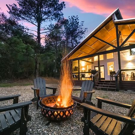 New Farmhouse-Chic Cabin With Hot Tub & Firepit Broken Bow Kültér fotó