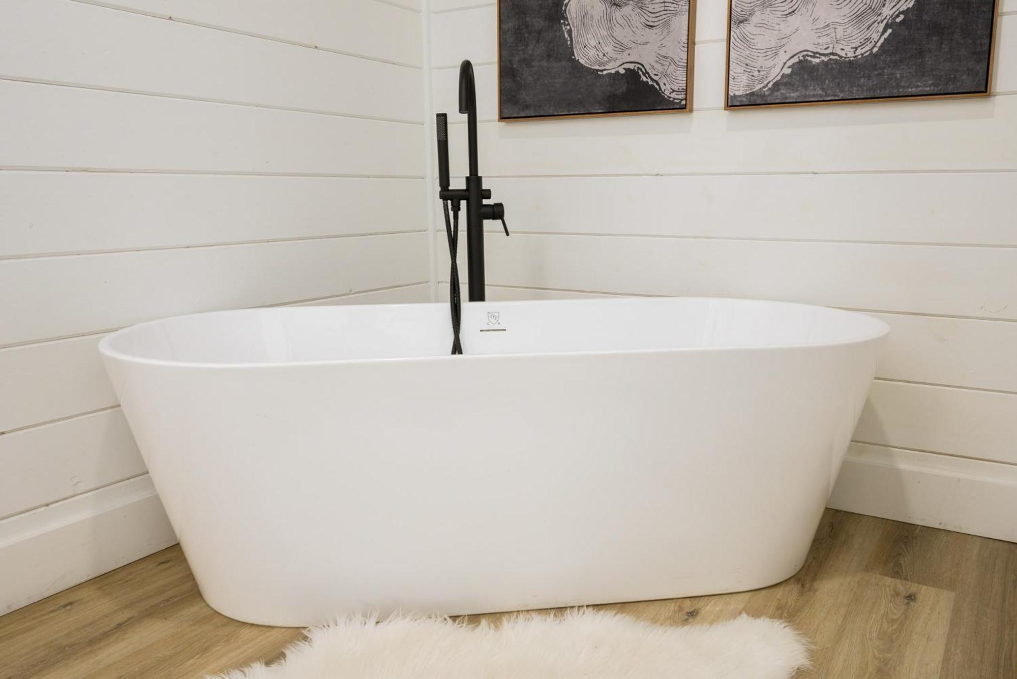 New Farmhouse-Chic Cabin With Hot Tub & Firepit Broken Bow Kültér fotó