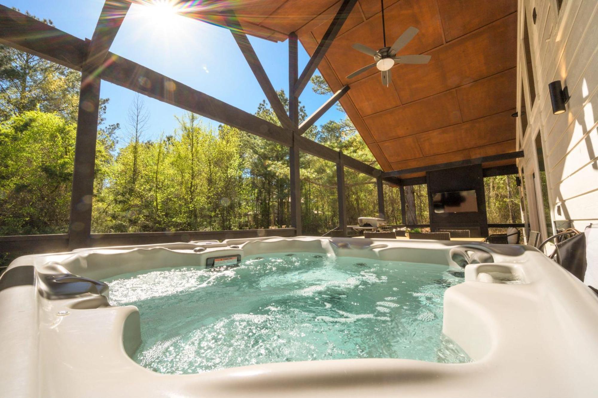 New Farmhouse-Chic Cabin With Hot Tub & Firepit Broken Bow Kültér fotó