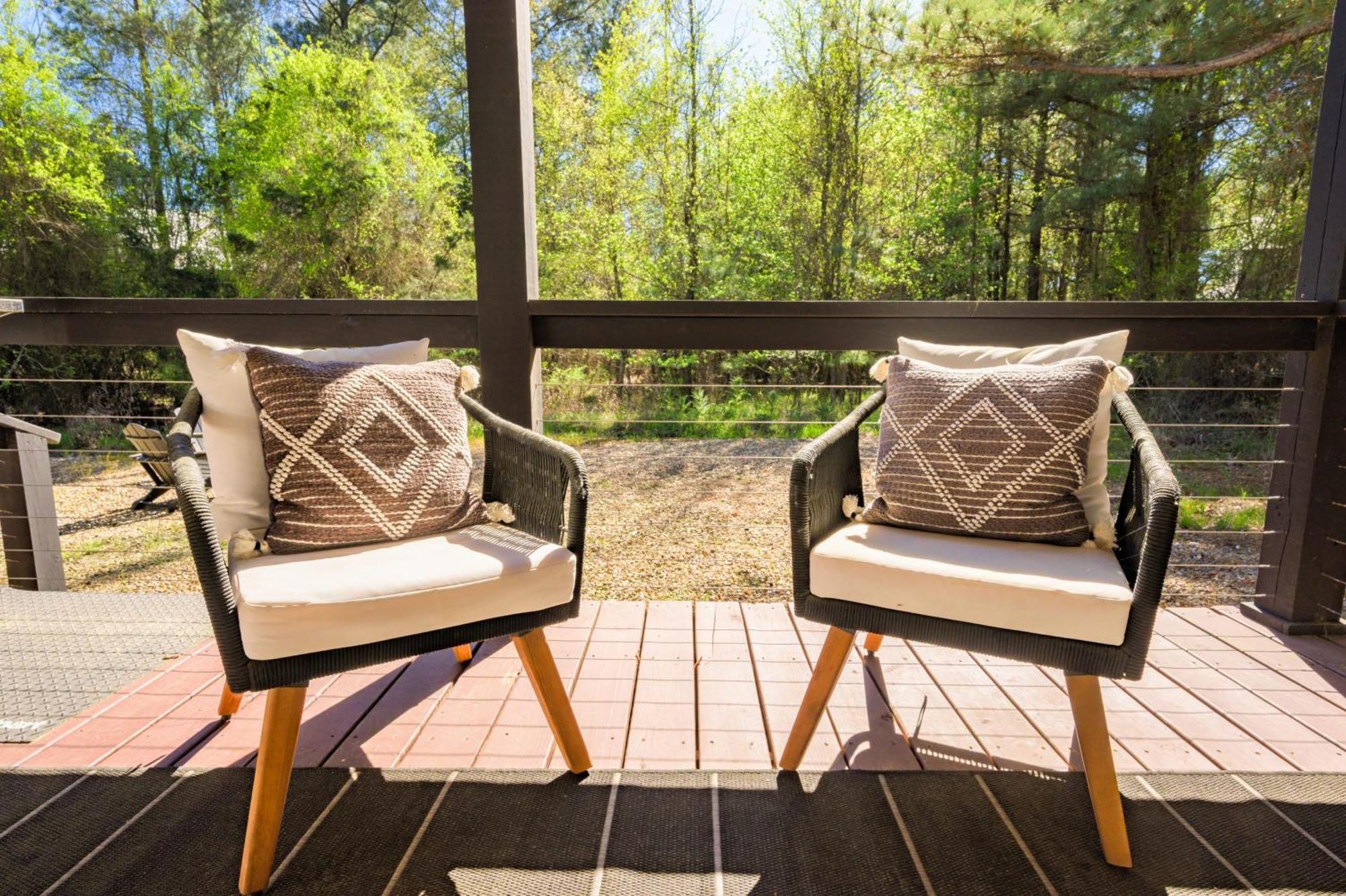 New Farmhouse-Chic Cabin With Hot Tub & Firepit Broken Bow Kültér fotó