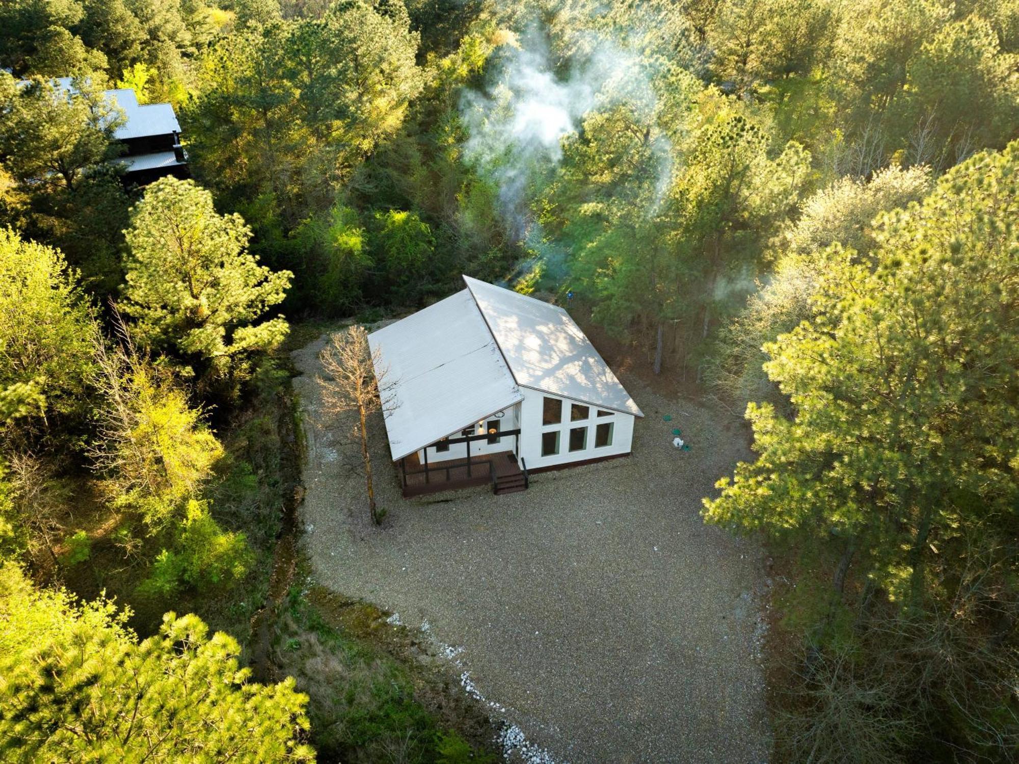 New Farmhouse-Chic Cabin With Hot Tub & Firepit Broken Bow Kültér fotó